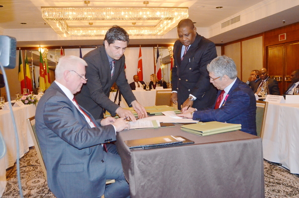 Değişik kuruluşlarla yatırım önanlaşma protokolu imzalandı.